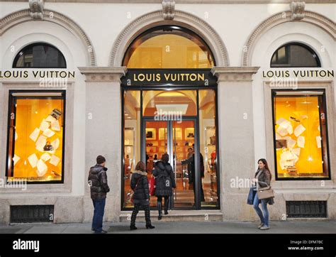 outlet louis vuitton lombardia|buying louis vuitton in italy.